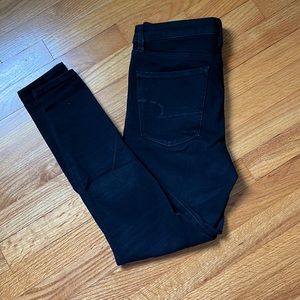 AE Super Hi Rise Jegging in Black.